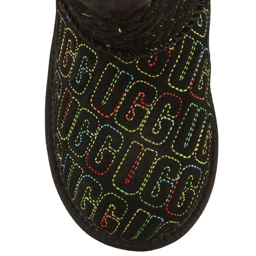 UGG Kids' Classic II Graphic Stitch suede boot in black Size 9 toddler new